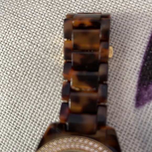 Michael Kors Tortoise Shell colored watch - Picture 4 of 7